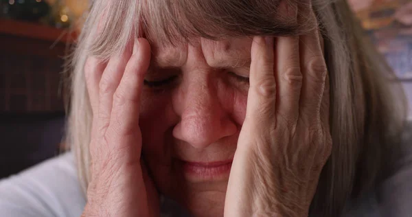 Nahaufnahme Einer Gestressten Seniorin Häuslichen Umfeld — Stockfoto