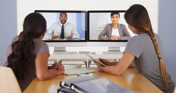 Diversos Colegas Negócios Realizando Uma Reunião Videoconferência — Fotografia de Stock