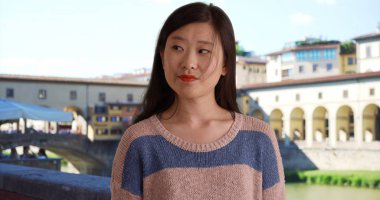 Şirin ciddi kadın turist Floransa İtalya yakın çekim