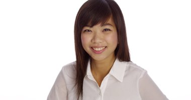 Asya işkadını kameraya bakıyor