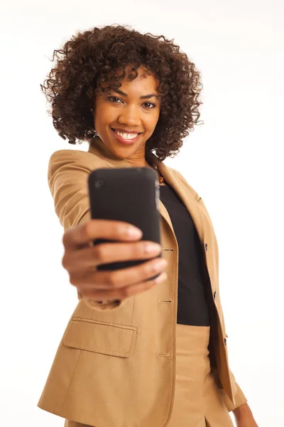 Preciosa Empresaria Milenaria Tomando Selfie Con Cámara Teléfono Inteligente — Foto de Stock