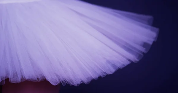 Primer Plano Tutú Ballet Blanco Sobre Fondo Oscuro — Foto de Stock