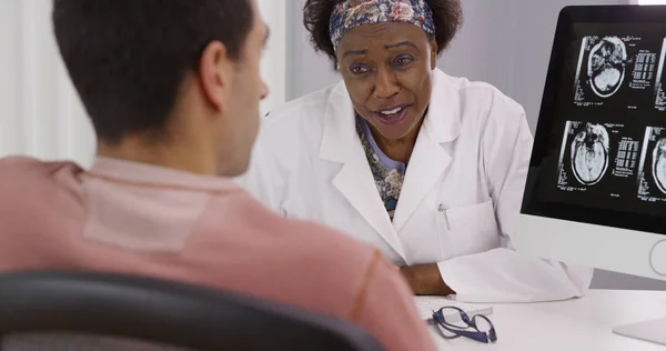 Young Male Patient Looking Scans His Brain Computer Doctors Office — Stock Photo, Image