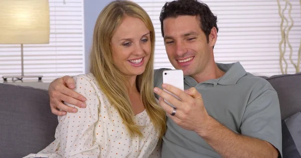 Couple Using Smartphone Video Chat Family — Stock Photo, Image