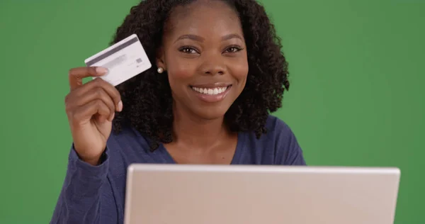 Black Female Credit Card Using Laptop Online Shopping Green Screen — Stock Photo, Image