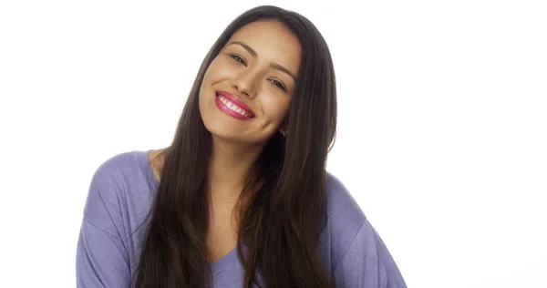 Mulher Hispânica Sorrindo Para Câmera — Fotografia de Stock