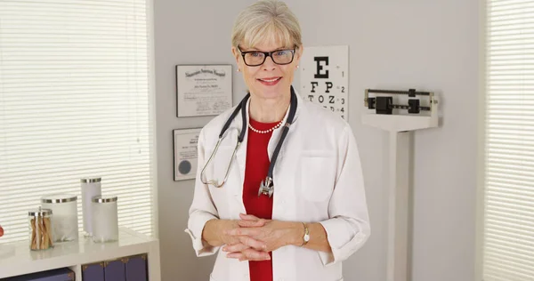 Senior Woman Doctor Standing Looking Camera — Stock Photo, Image