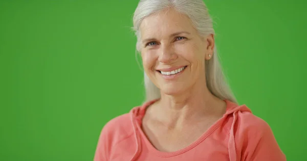 Пожилая Белая Женщина Выглядит Счастливой Зеленом Экране — стоковое фото