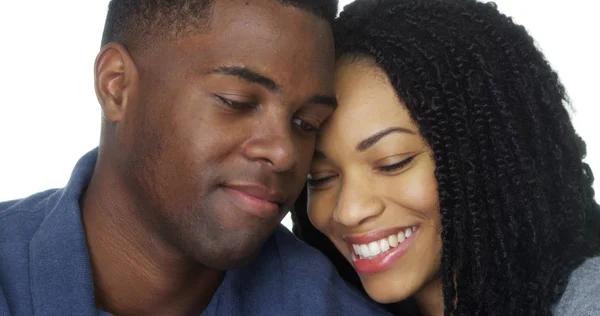 Junges Schwarzes Verliebtes Paar Lehnt Kopf Aneinander — Stockfoto