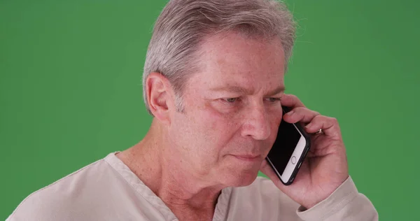 Anciano Caucásico Hombre Utilizando Teléfono Celular Pantalla Verde — Foto de Stock