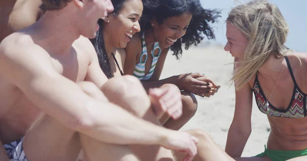 Saludable Grupo Joven Amigos Interracial Disfrutando Las Vacaciones Primavera Playa — Foto de Stock