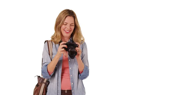 Glimlachend Midden Leeftijd Vrouw Nemen Van Foto Met Camera — Stockfoto