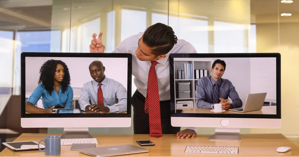 Zakenman Bunny Oor Geven Aan Collega Computerscherm Gezichten Maken Handelen — Stockfoto