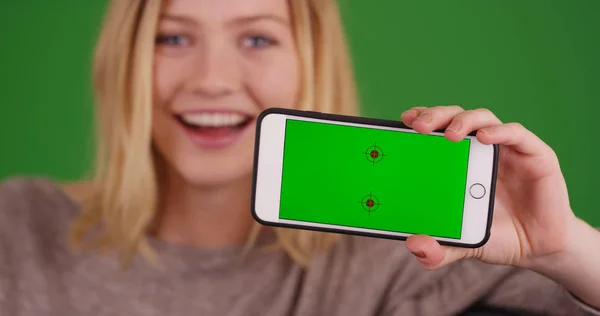 Porträt Einer Netten Jungen Frau Die Handy Mit Chroma Schlüssel — Stockfoto