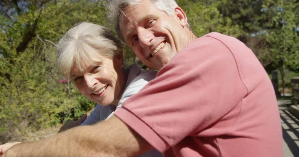 Happy Elderly Couple Smiling — Stock Photo, Image