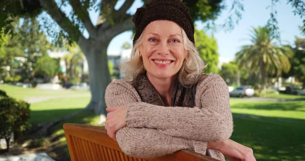 Happy Female Senior Smile Her Face Sitting Park Bench Outdoors — Stock Photo, Image