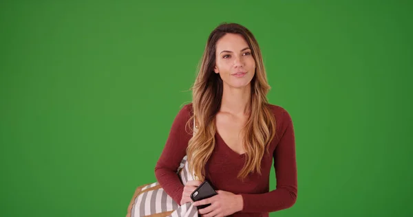 Jeune Femme Avec Sac Main Téléphone Portable Souriant Sur Écran — Photo