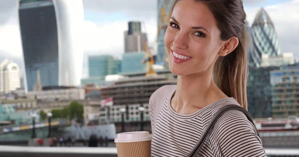Young Lady Her 20S Coffee Cup Smiling View Cityscape Her — Stock Photo, Image