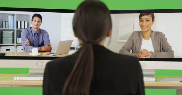 Young Businesswoman Chats Her Office Peers Green Screen — Stock Photo, Image