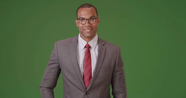 Hombre Negocios Negro Posa Para Retrato Pantalla Verde — Foto de Stock