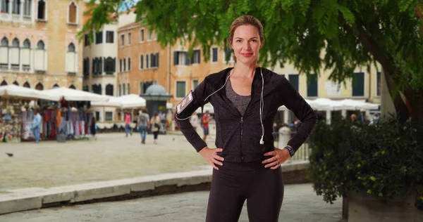 Gesunde Aktive Joggerin Venedig Lächelt Direkt Die Kamera — Stockfoto
