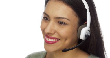 Konuşan ve gülen İspanyol kadın telemarketer
