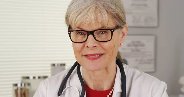 Mature Woman Doctor Smiling Camera — Stock Photo, Image