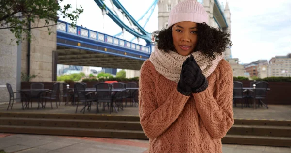 Black Millennial Turista Vestindo Suéter Férias Londres Durante Inverno — Fotografia de Stock