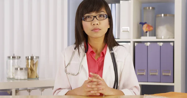 Chinese Doctor Talking Camara — Stock Photo, Image