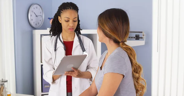 African American Doctor Tablet Computer Talking Asian Patient — Stock Photo, Image