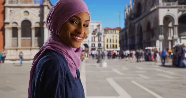 Vackra Leende Ung Muslimsk Kvinna Sightseeing Venedig Italien — Stockfoto