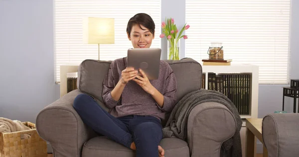 Cute Chinese Woman Using Tablet Couch — Stock Photo, Image