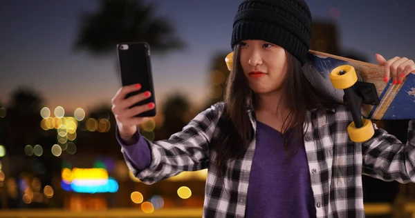 Happy Millennial Skater Taking Selfie Skateboard Urban Setting Night — Stock Photo, Image