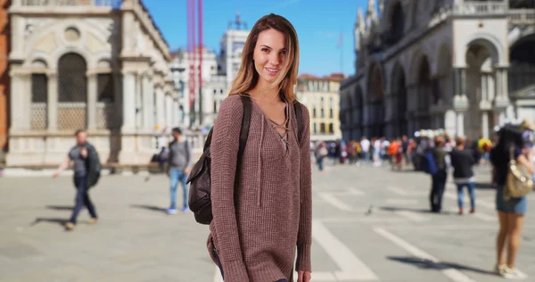 Portrait Souriant Jeune Femme Vacances Venise — Photo