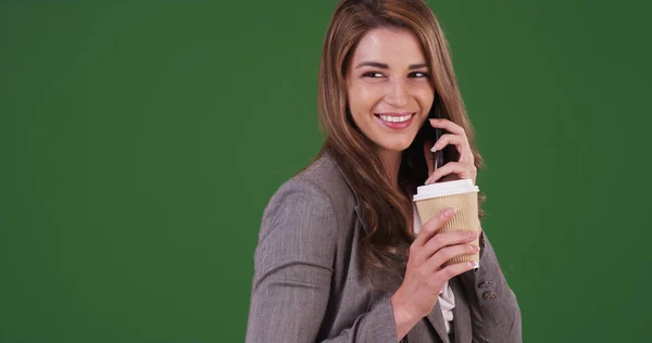 Młoda Kobieta Rozmawia Przez Telefon Zielony Ekran — Zdjęcie stockowe