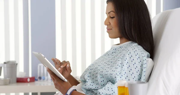 African American Woman Using Tablet Computer Hospital Bed — Stock Photo, Image