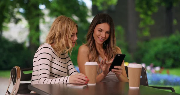 Couple Happy Girlfriends Sitting Table Using Phone European Park — Stock Photo, Image