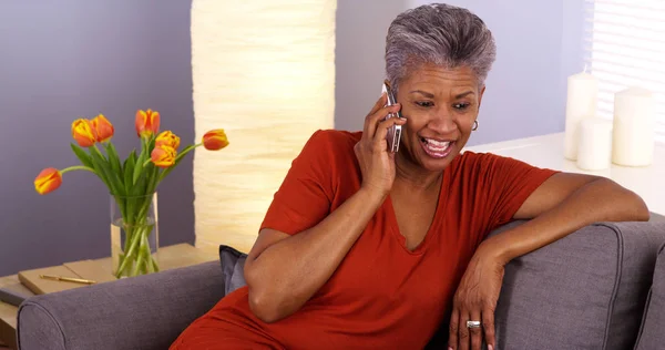 African Grandmother Talking Smartphone — Stock Photo, Image