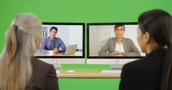 Two Businesswomen Have Conference Call Workers Green Screen — Stock Photo, Image