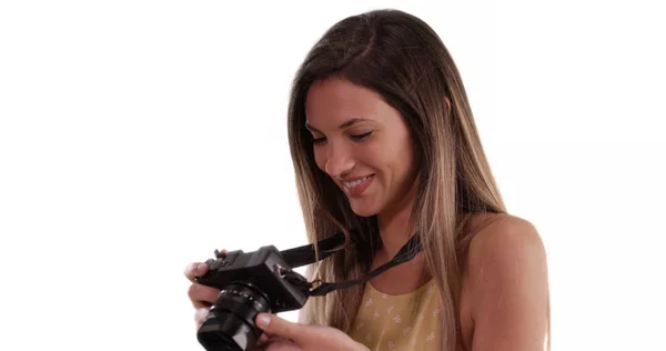 Gelukkig Kaukasische Vrouw Met Camera Fotograferen Effen Wit Copy Ruimte — Stockfoto