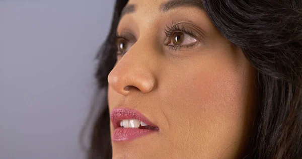 Closeup Mexican Woman Looking — Stock Photo, Image