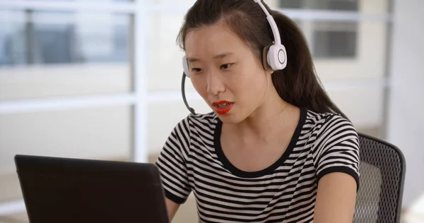 Customer Support Phone Operator Communicating Using Headset Laptop Computer — Stock Photo, Image