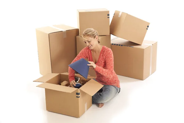 Young Woman Unpacking Cardboard Boxes — Stock Photo, Image