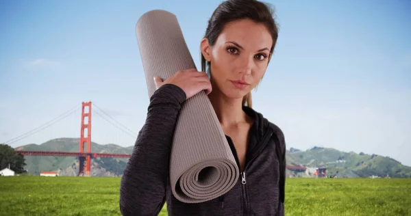 Close Healthy Pretty Yoga Girl Practice Mat Golden Gate Bridge — Stock Photo, Image