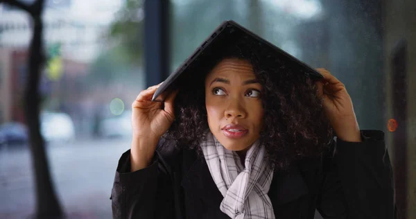 Pechvogel Afrikanisch Amerikanische Junge Frau Benutzt Laptop Sich Vor Dem — Stockfoto