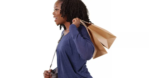 Bonito Sorrindo Mulher Negra Compras Spree Olha Para Algo Estúdio — Fotografia de Stock