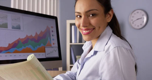 Mexican Businesswoman Smiling Desk — Stock Photo, Image