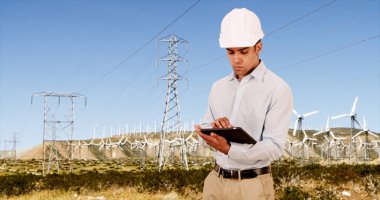 Latino bin yıllık mühendis rüzgar türbinleri yenilenebilir enerji için kontrol