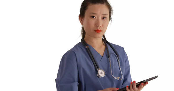 Nahaufnahme Eines Asiatischen Millennial Arztes Oder Einer Krankenschwester Mit Tablet — Stockfoto