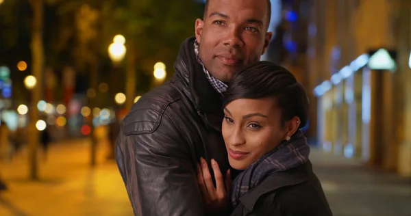 Homme Femme Africains Serrent Les Coudes Sur Les Champs Élysées — Photo